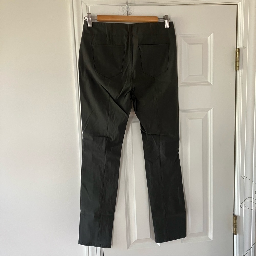 NIC+ZOE Greenish Gray Wonderstretch Pocket Straight Leg Pants (2) - Picture 4 of 10